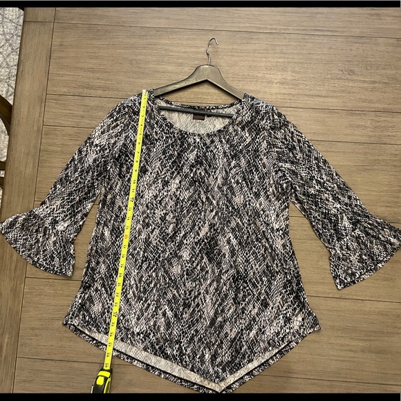 🌺🎉HOST PICK🎉🌺  Rafaella, Large, Three Quarter bell sleeves - Picture 4 of 6